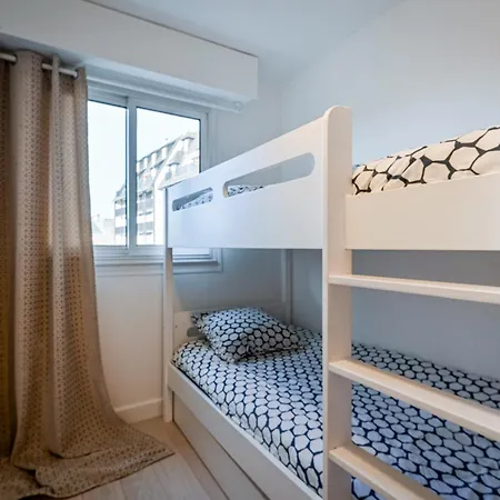 Magnifique 2ch Place Morny Apartmán *